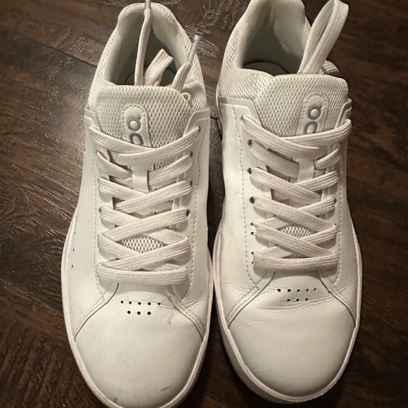 On Cloud The Roger - All White - Picture 2 of 5